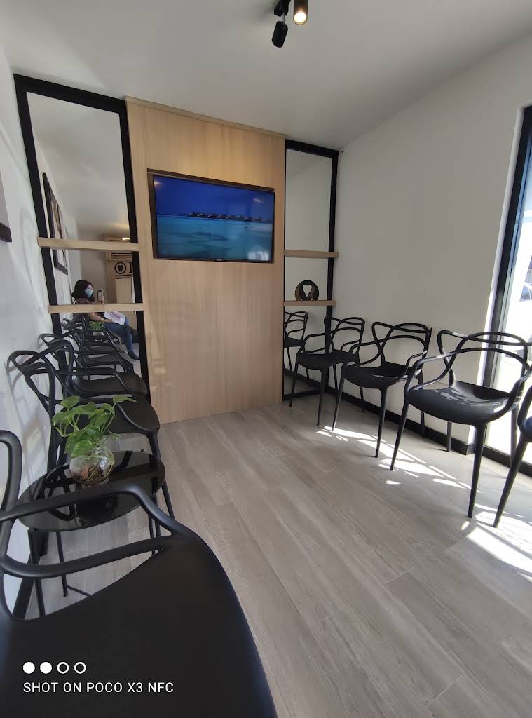 Área de recepción de Centro Dental Integral